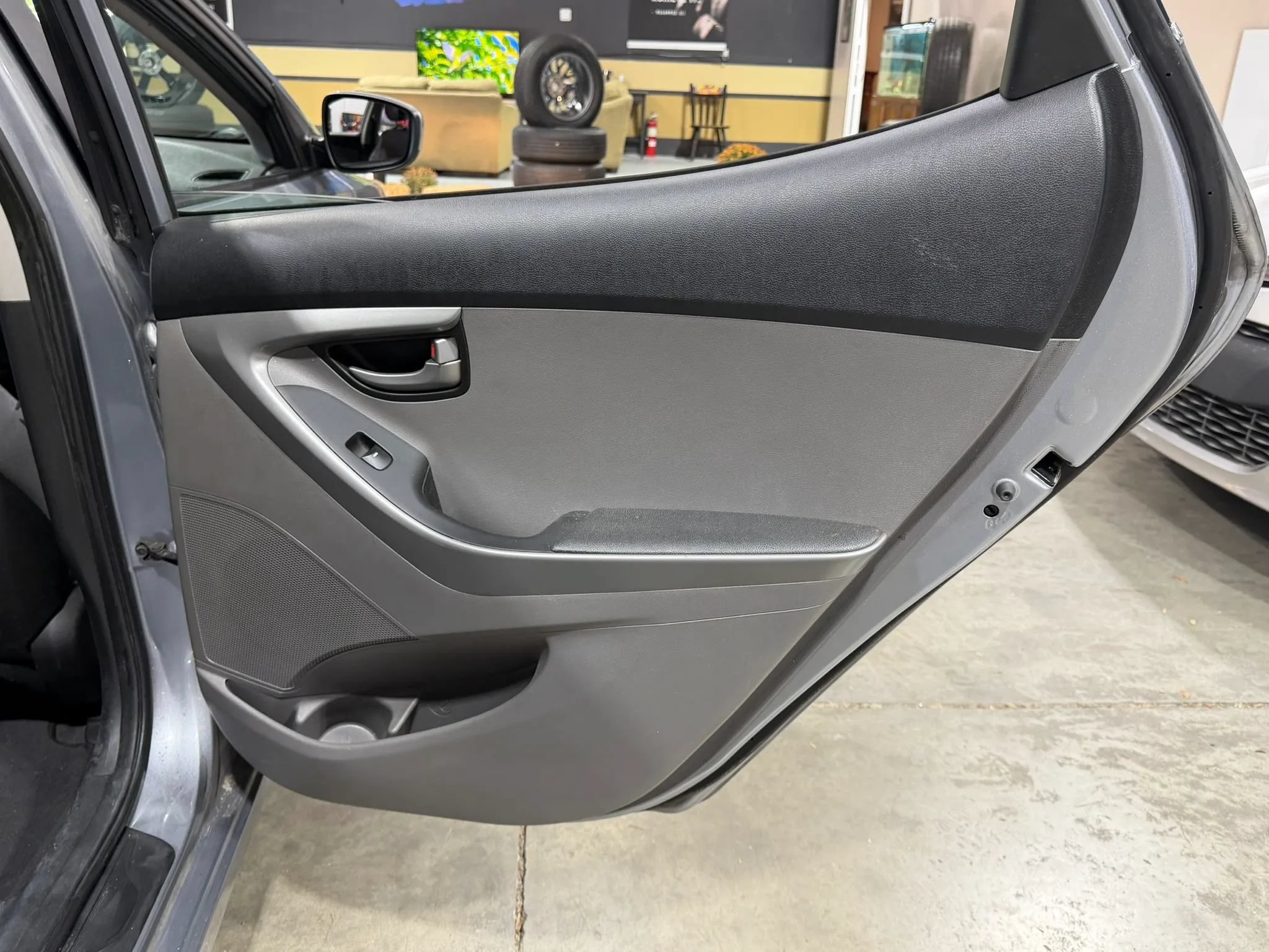 Used 2015 Hyundai Elantra SE FWD image 18