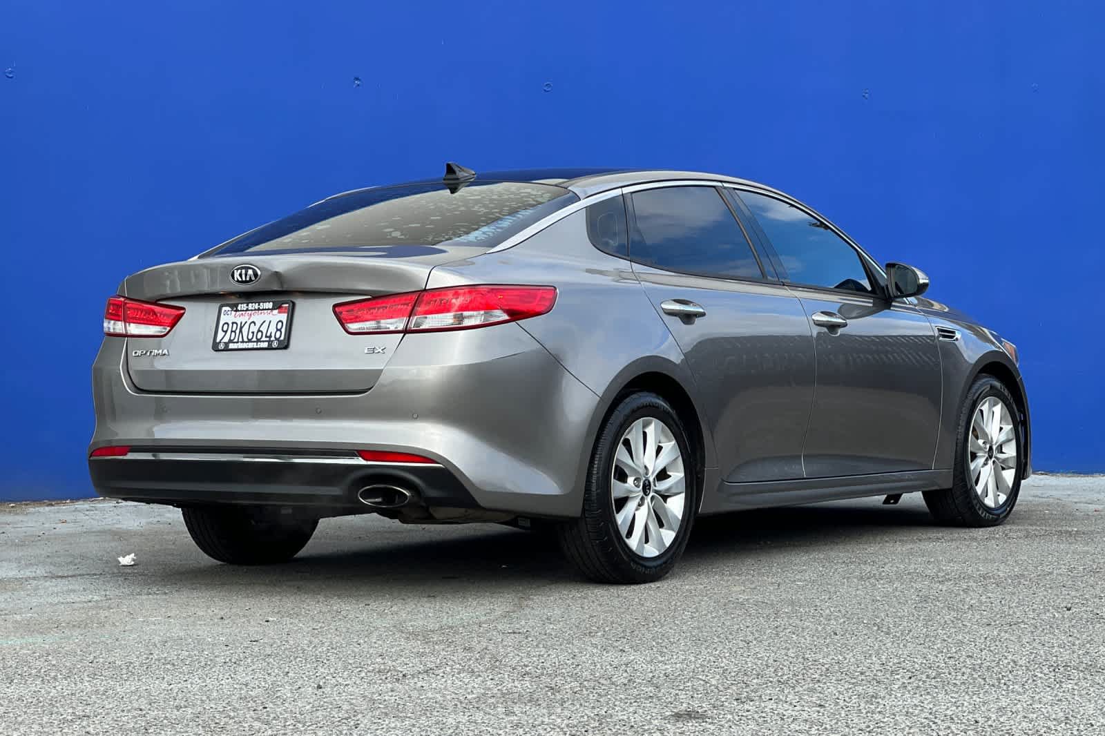 Used 2017 Kia Optima EX w/ Premium Package FWD image 3