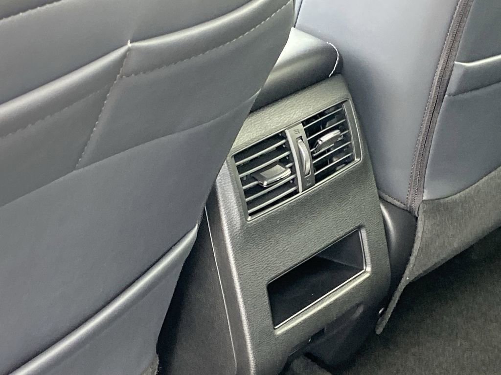 New 2026 Mitsubishi Outlander LE AWD/4WD image 17