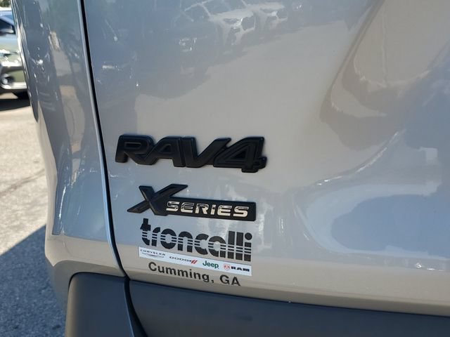 Used 2021 Toyota RAV4 XLE w/ Convenience Package FWD image 8