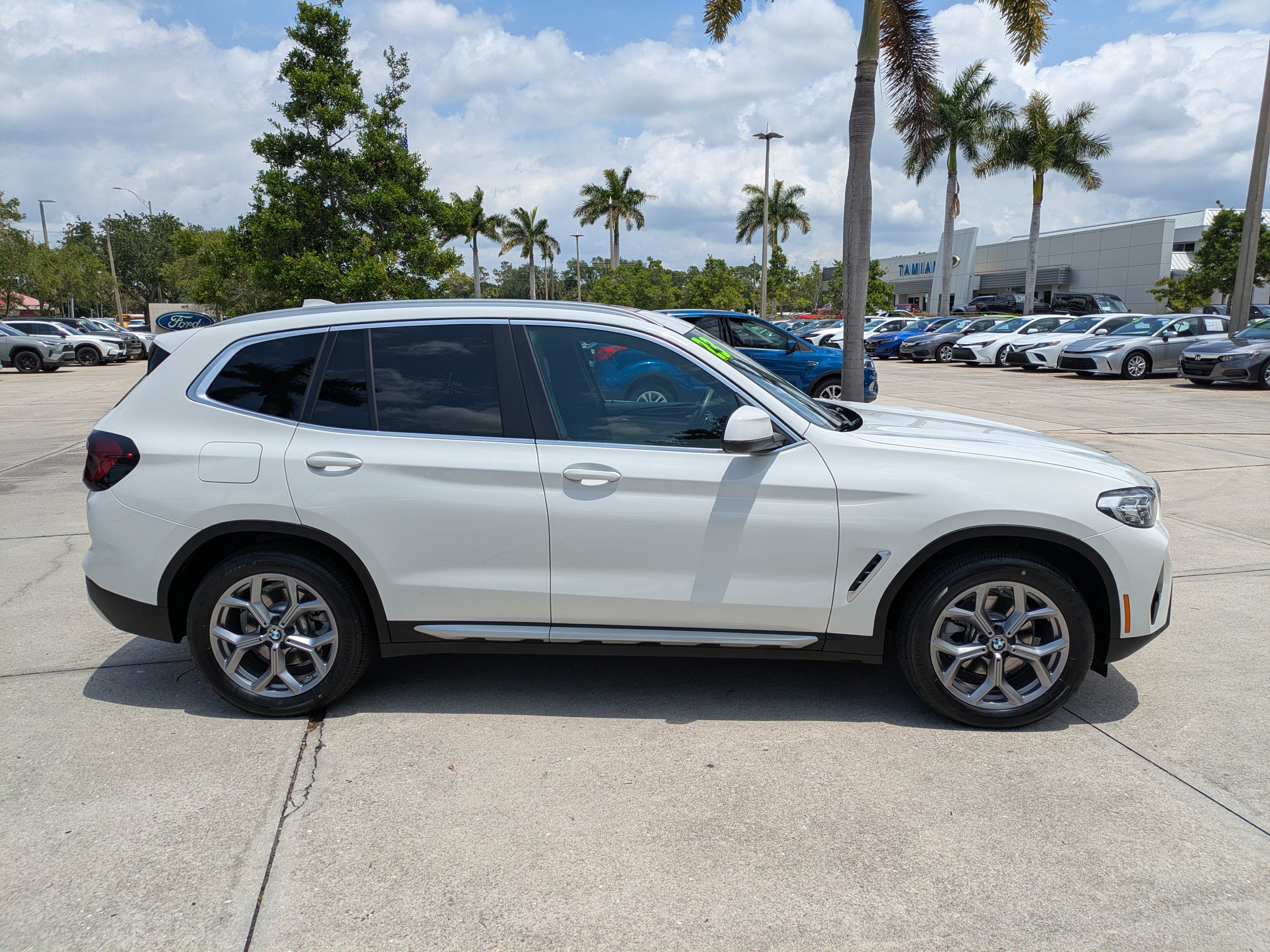 Used 2023 BMW X3 xDrive30i w/ Premium Package AWD/4WD image 3