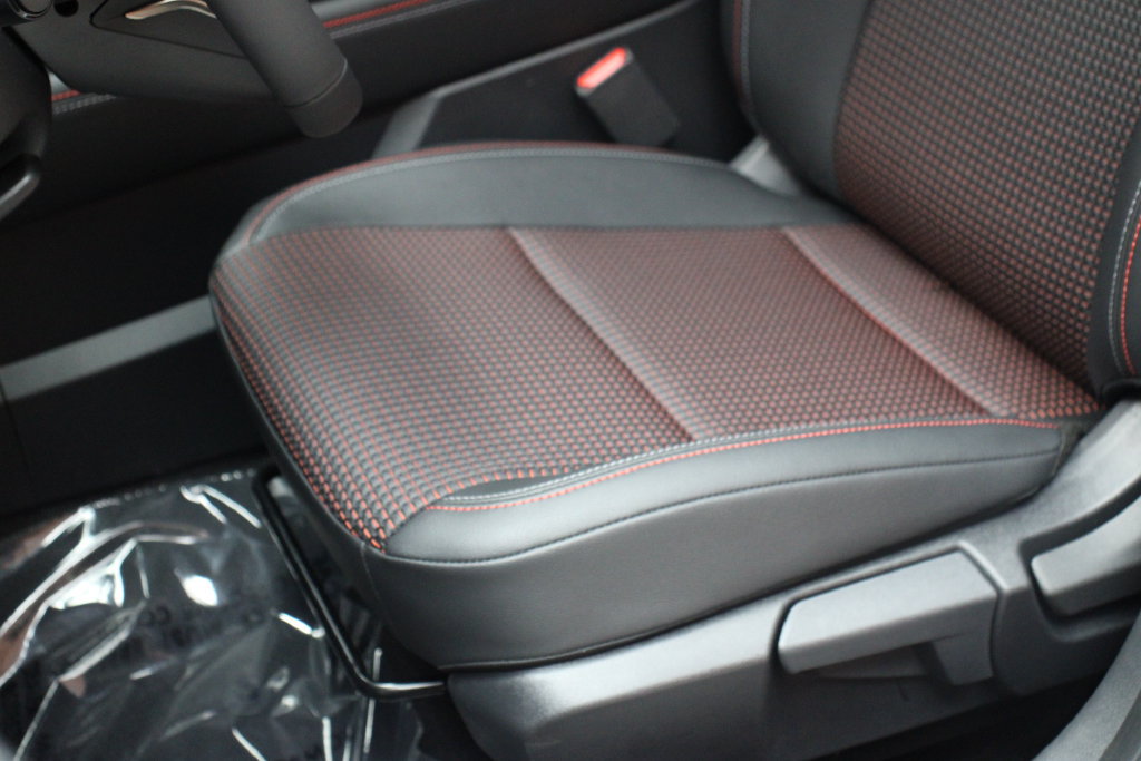 New 2026 Nissan Kicks SR FWD image 19