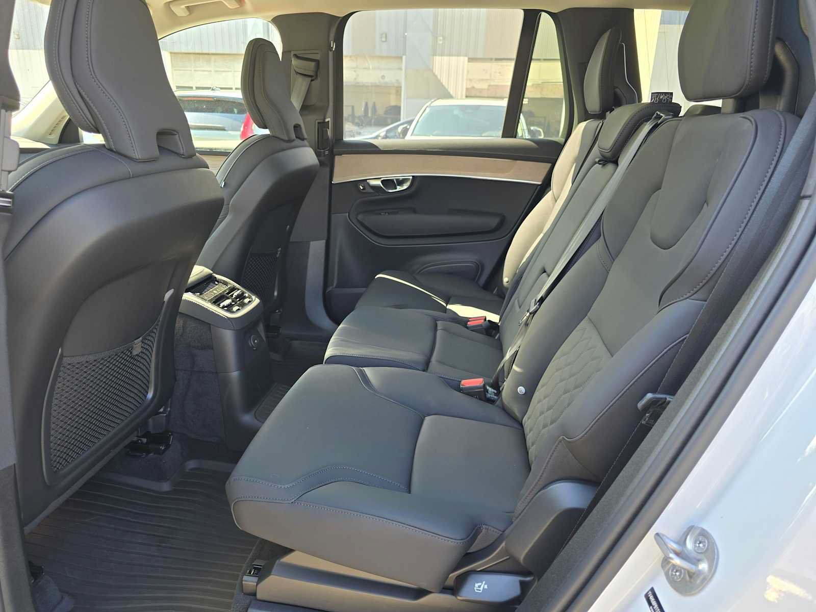 Used 2025 Volvo XC90 T8 Plus w/ Protection Package Premier AWD/4WD image 15