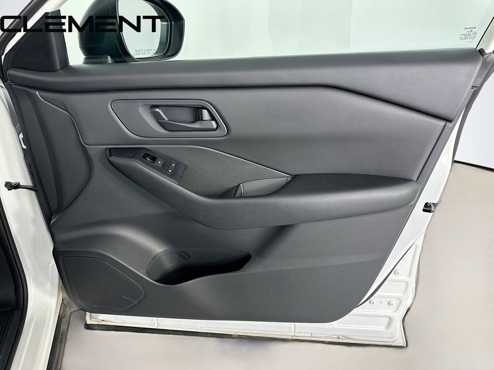 Used 2024 Nissan Rogue S image 33