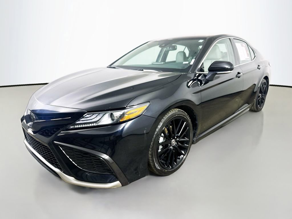 Used 2024 Toyota Camry XSE FWD image 3