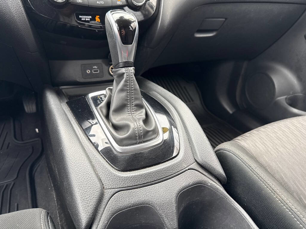 Used 2020 Nissan Rogue SV FWD image 18