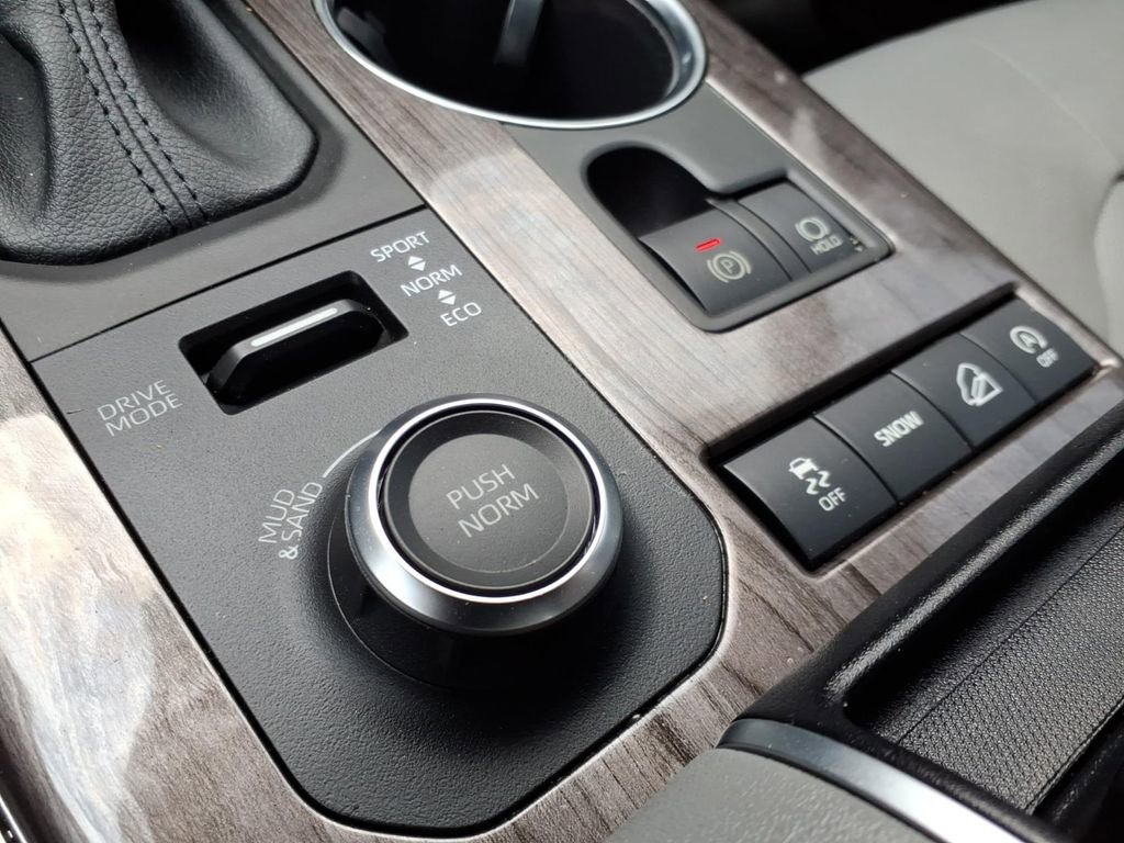 Used 2021 Toyota Highlander Platinum image 24