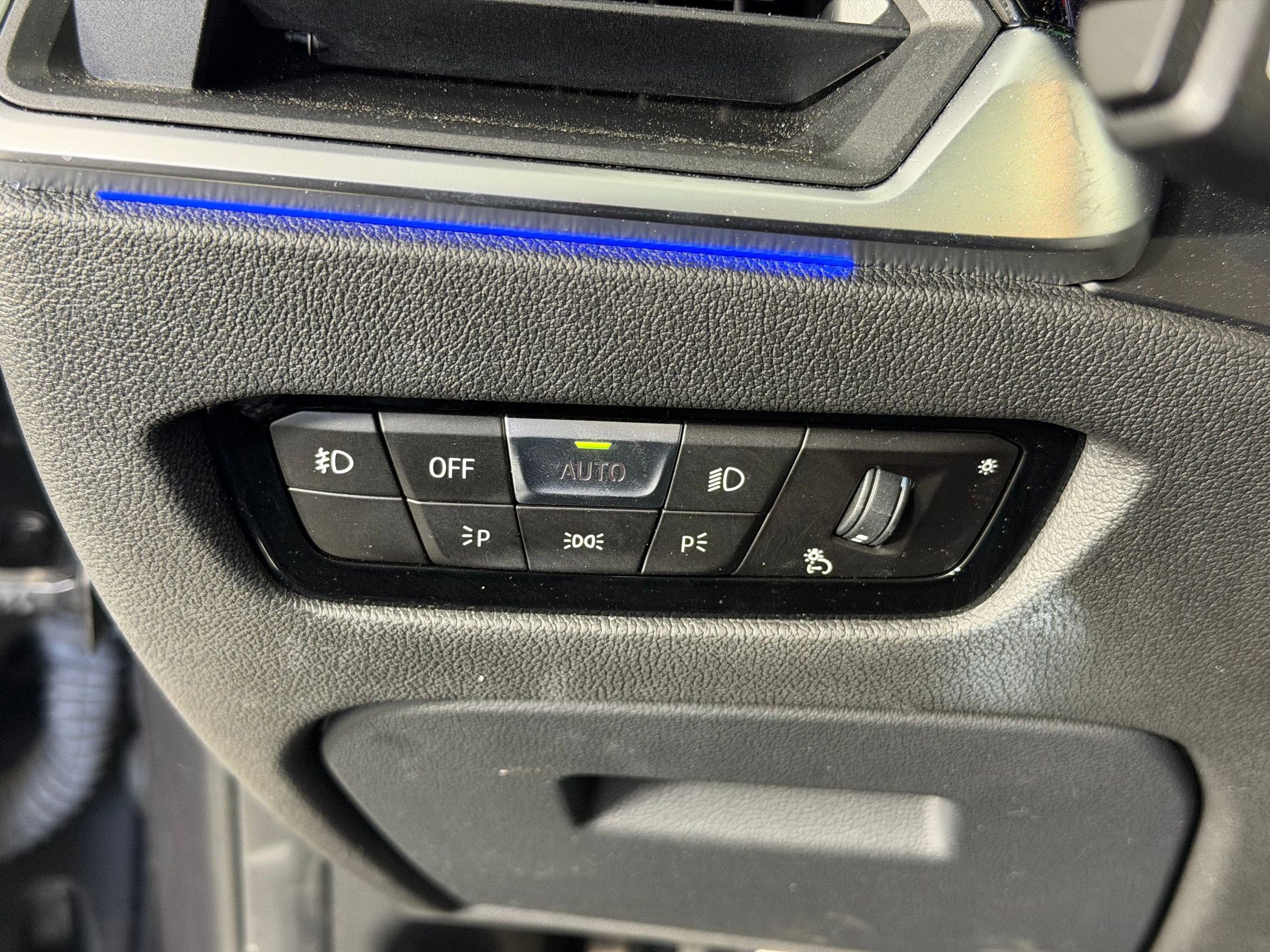 Used 2021 BMW 330i Sedan w/ M Sport Package image 16