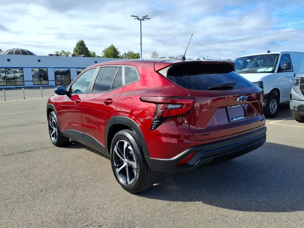 Used 2024 Chevrolet Trax RS FWD image 4