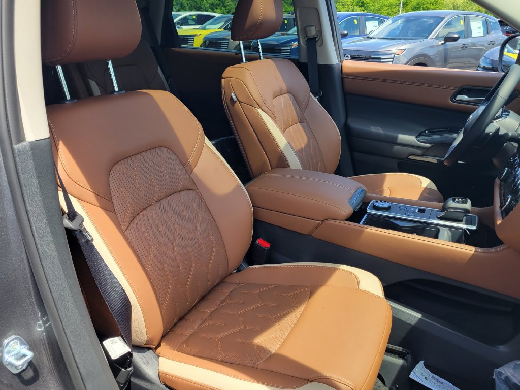 New 2026 Nissan Pathfinder Platinum AWD/4WD image 41