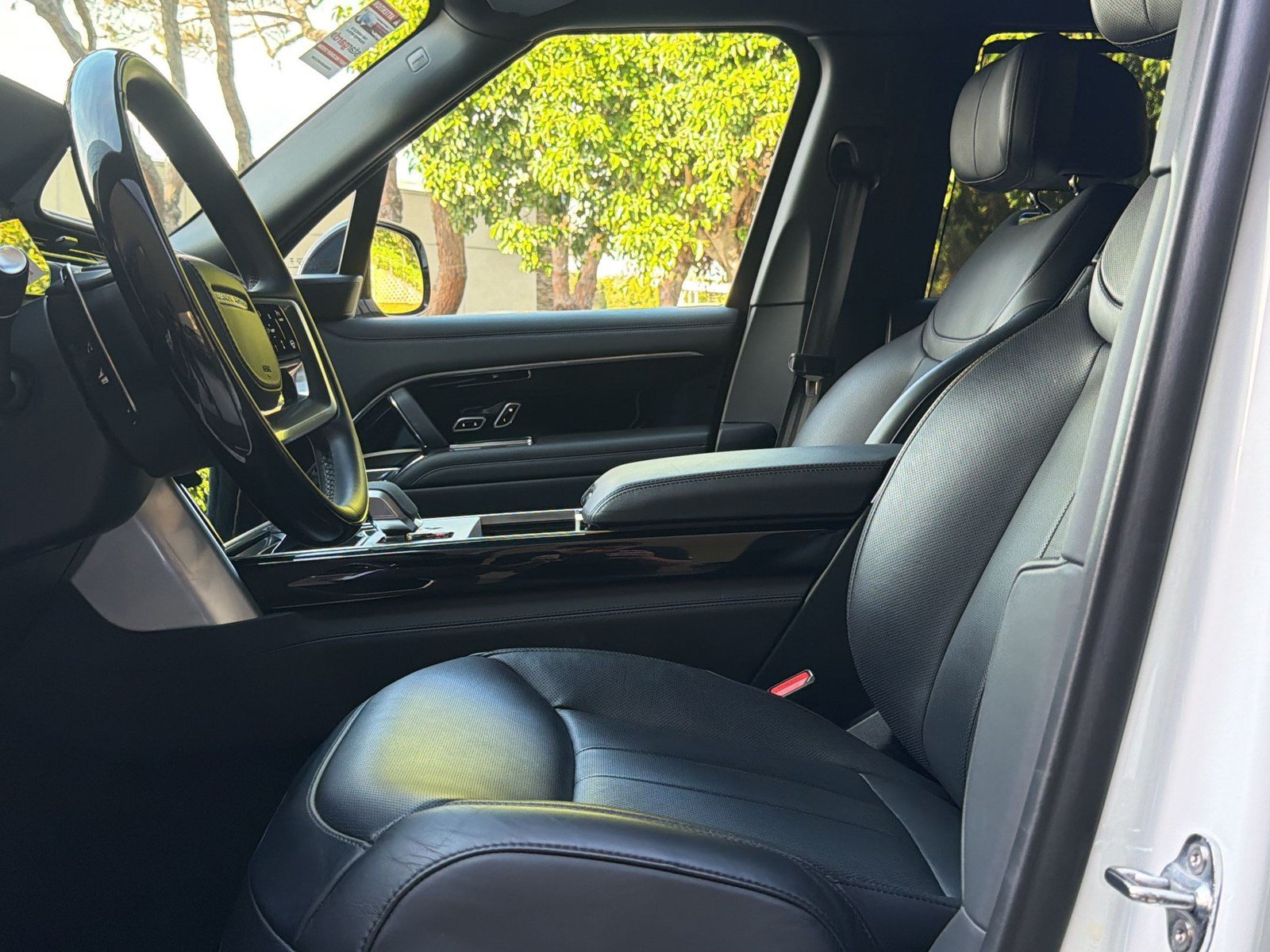Certified 2025 Land Rover Range Rover Autobiography AWD/4WD image 5