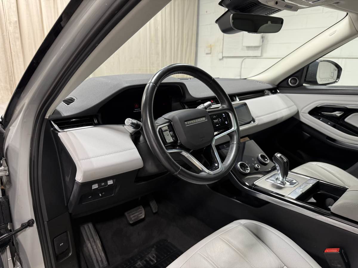 Used 2022 Land Rover Range Rover Evoque SE image 11