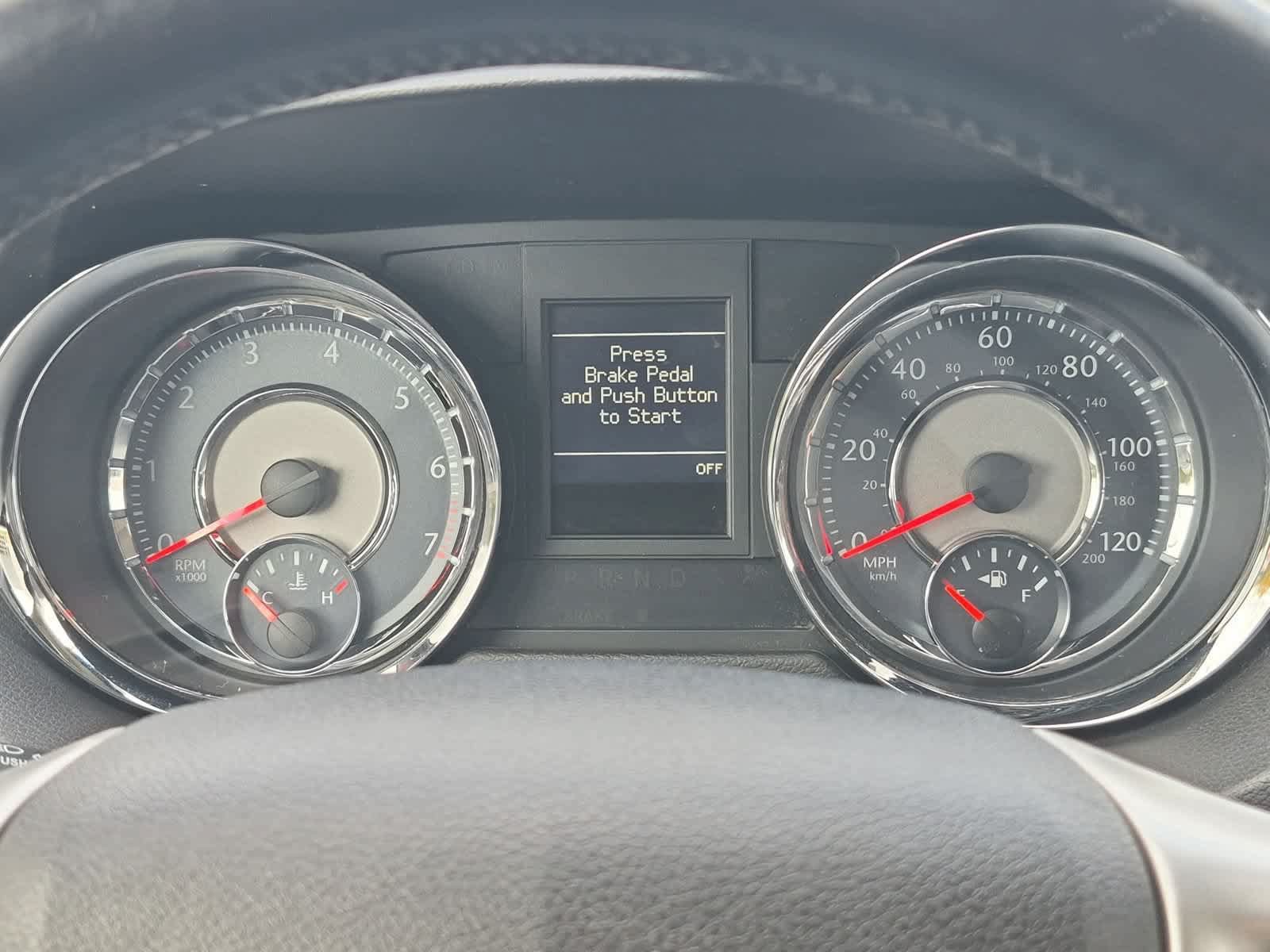 Used 2014 Chrysler Town & Country Touring-L w/ Driver Convenience Group FWD image 32