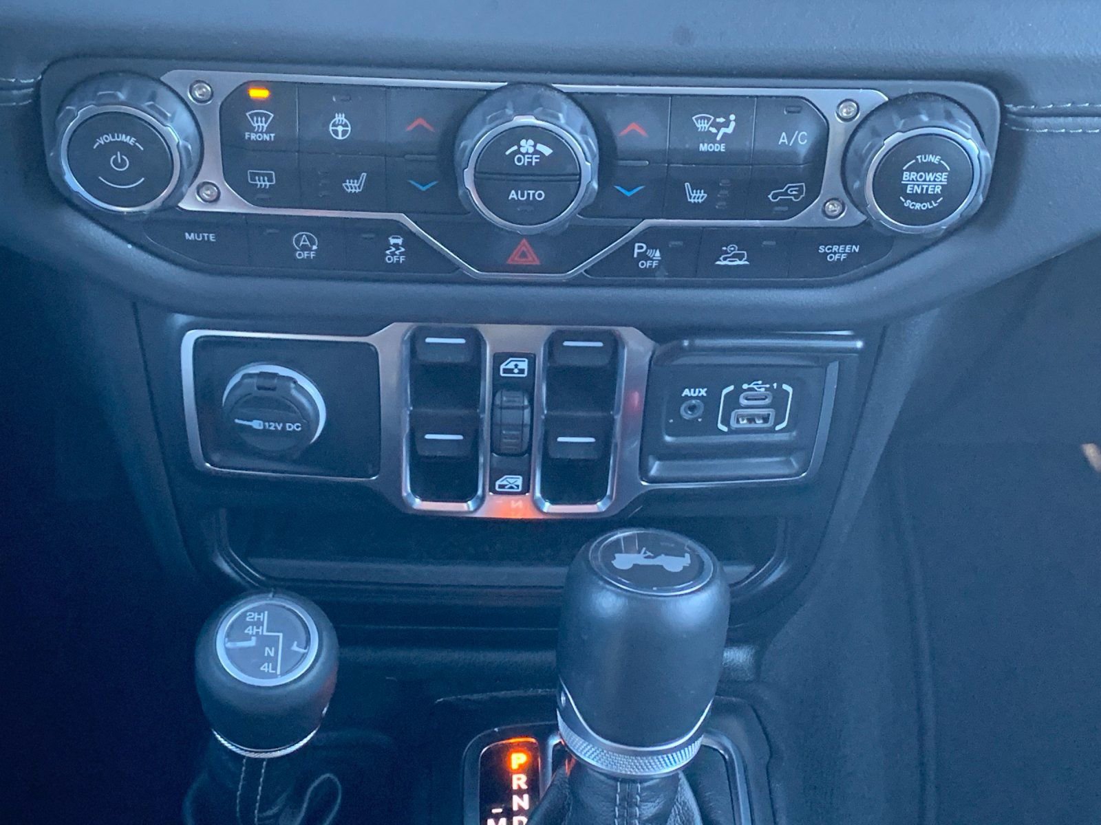 Used 2024 Jeep Wrangler Sahara w/ Technology Group image 23