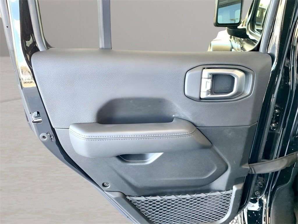 Used 2023 Jeep Wrangler Altitude image 15