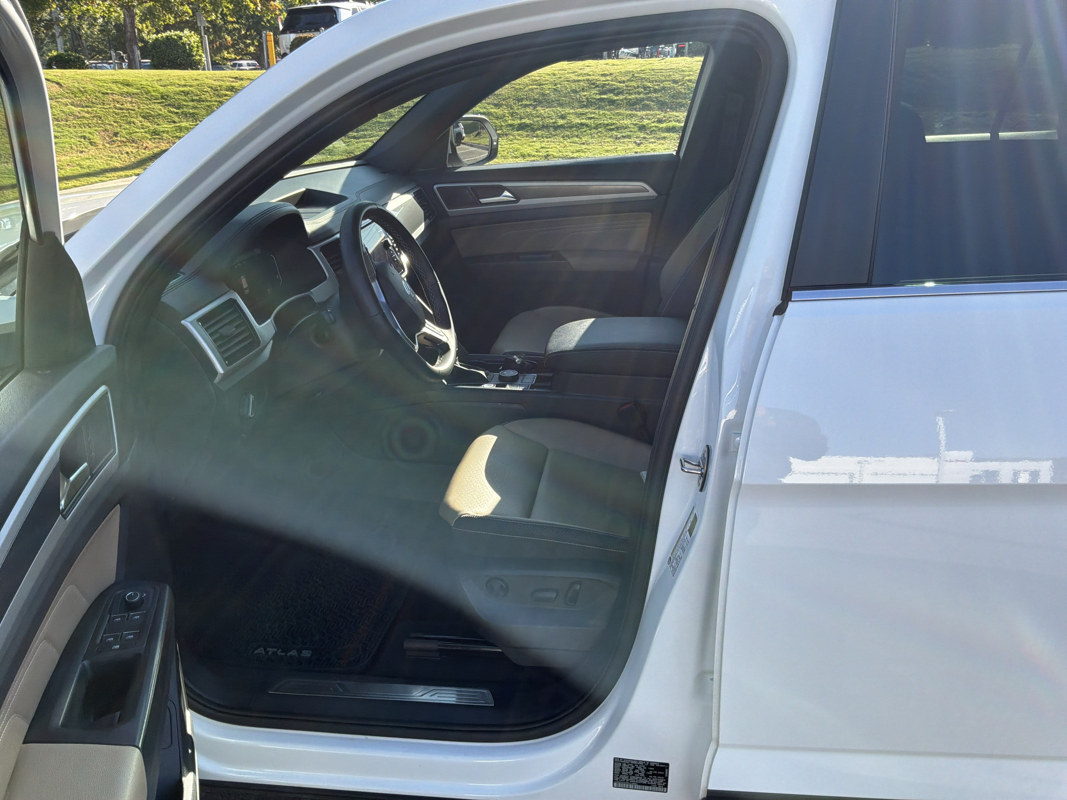 Used 2023 Volkswagen Atlas Cross Sport SE w/ Panoramic Sunroof Package AWD/4WD image 16