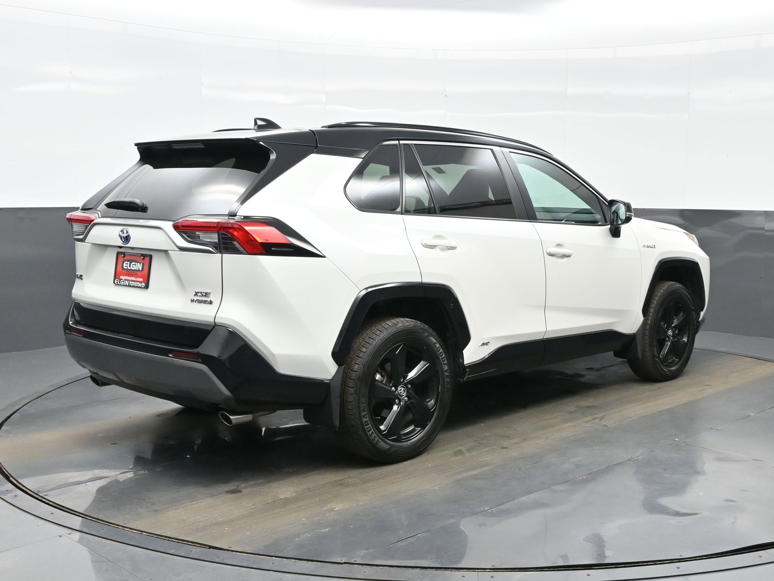 Used 2020 Toyota RAV4 XSE w/ XSE Grade Weather Package AWD/4WD image 6