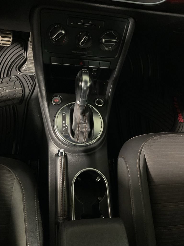 Used 2013 Volkswagen Beetle Turbo FWD image 29