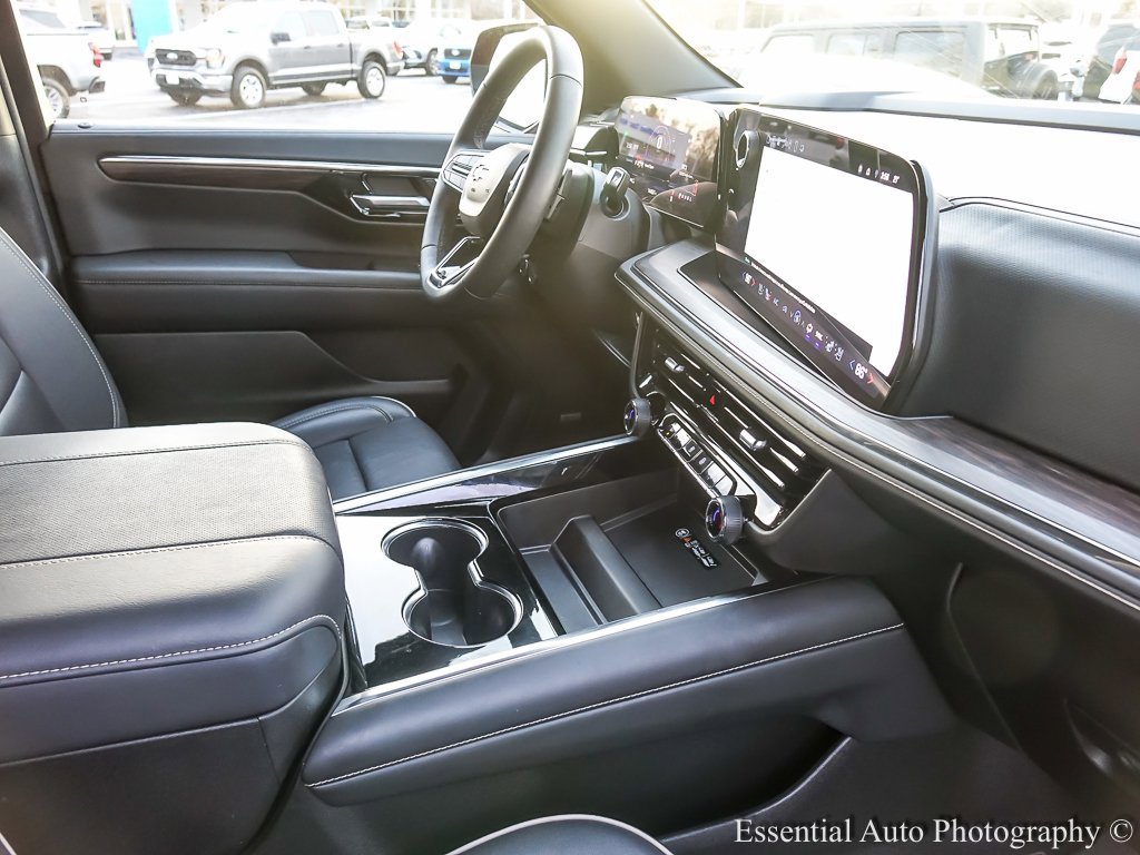 Used 2025 Chevrolet Suburban Premier image 35