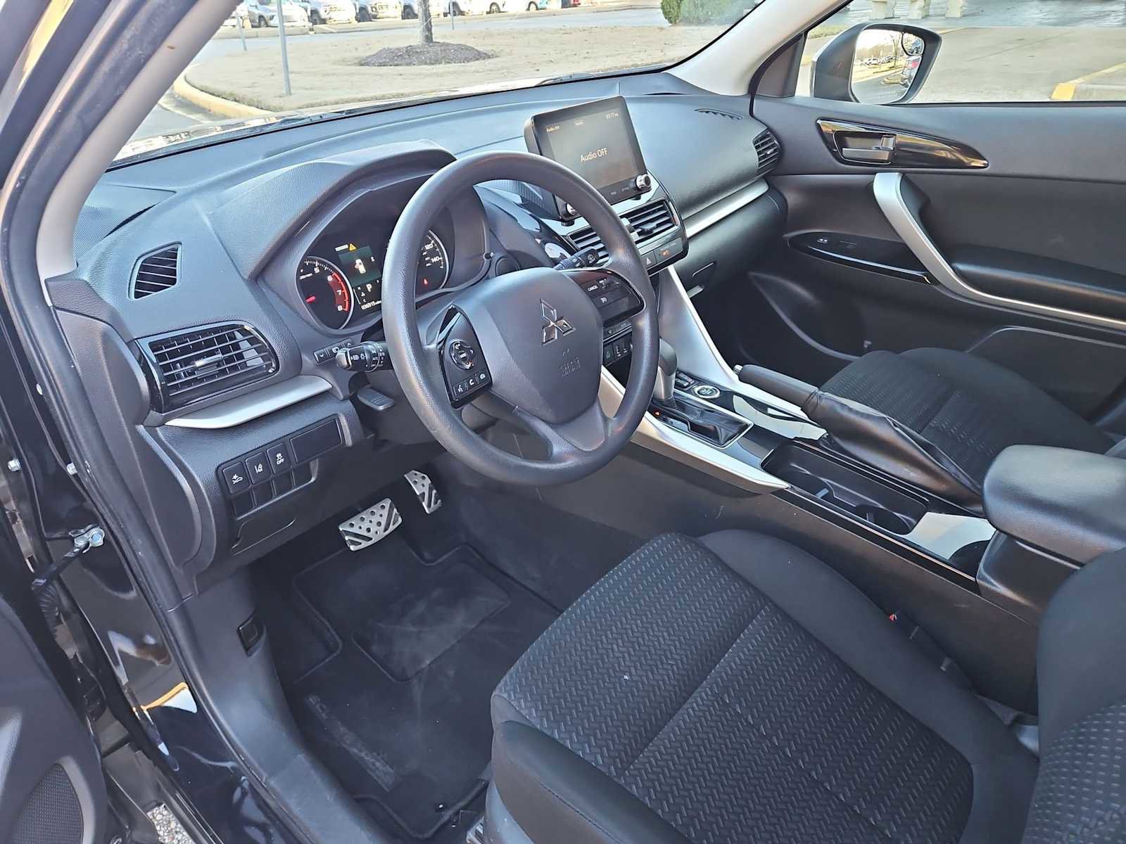Used 2022 Mitsubishi Eclipse Cross LE image 10