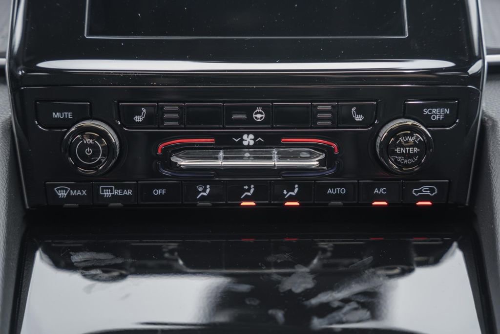 New 2025 Jeep Grand Cherokee Laredo X w/ Luxury Tech Group I image 22