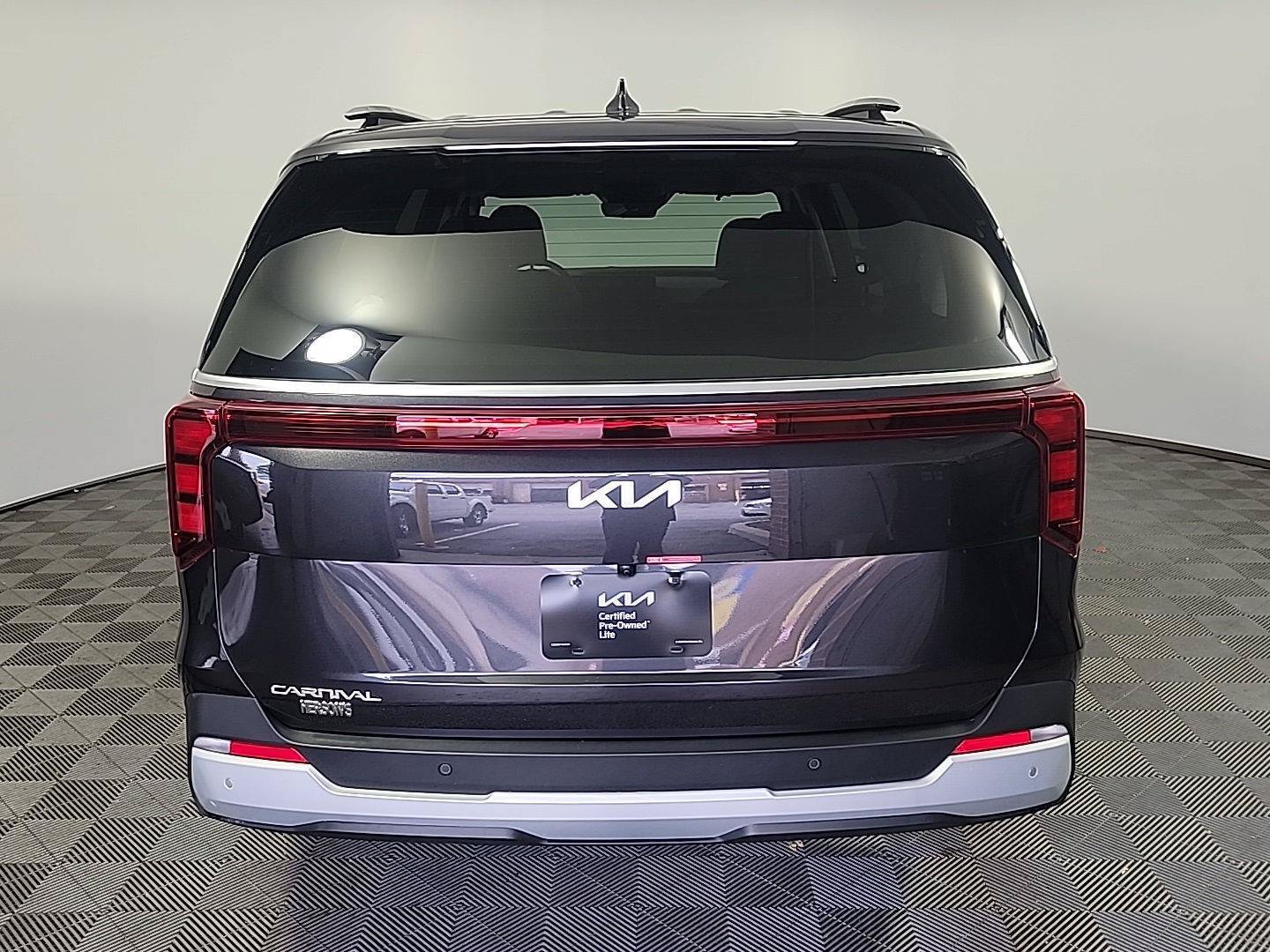 Certified 2026 Kia Carnival EX FWD image 5
