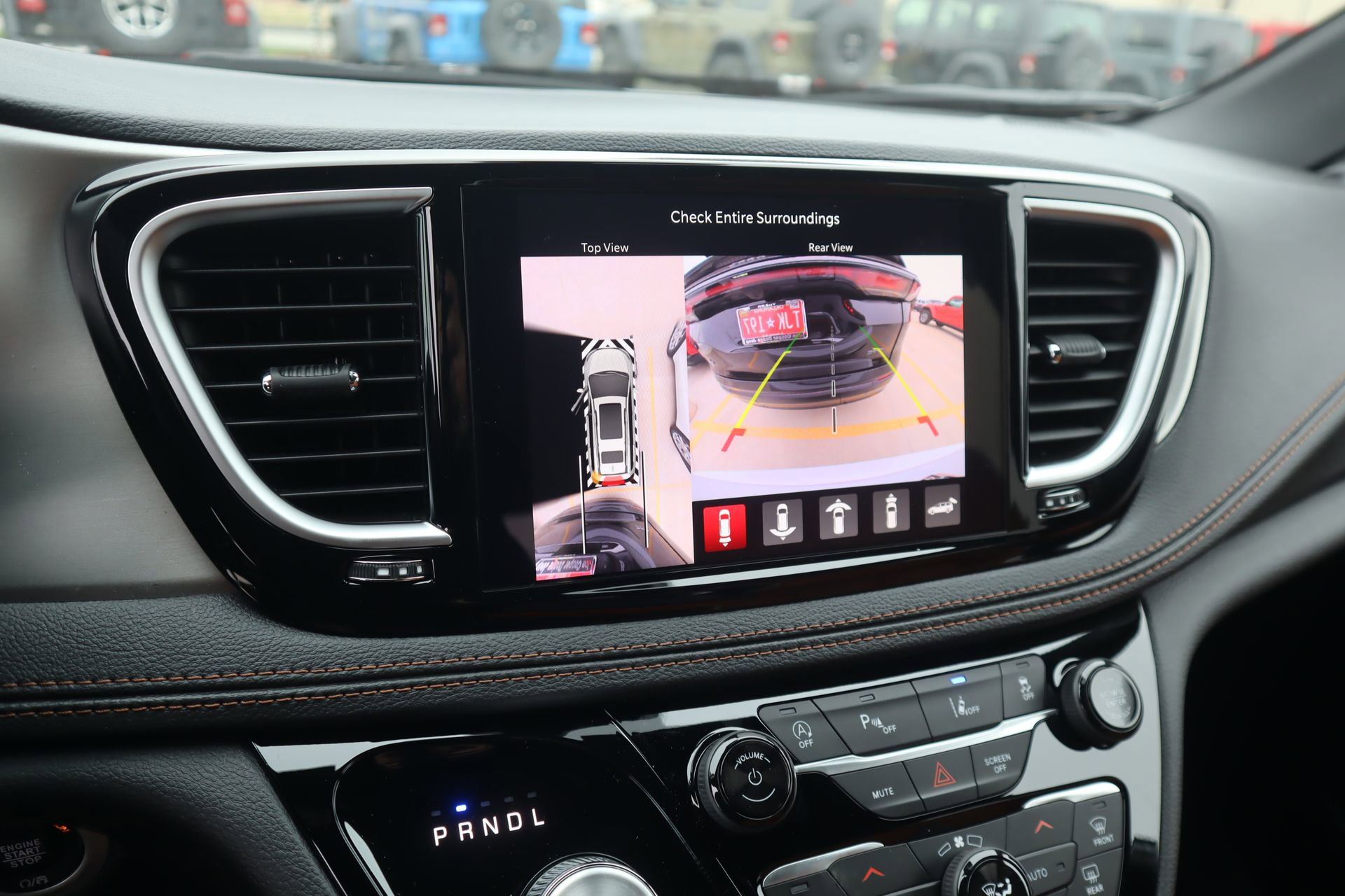 New 2026 Chrysler Pacifica Pinnacle image 6