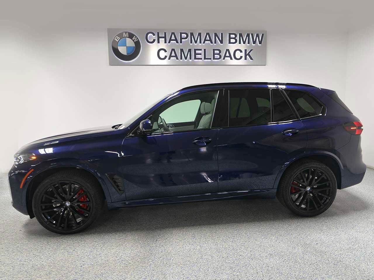 Used 2026 BMW X5 xDrive40i w/ M Sport Package AWD/4WD image 3