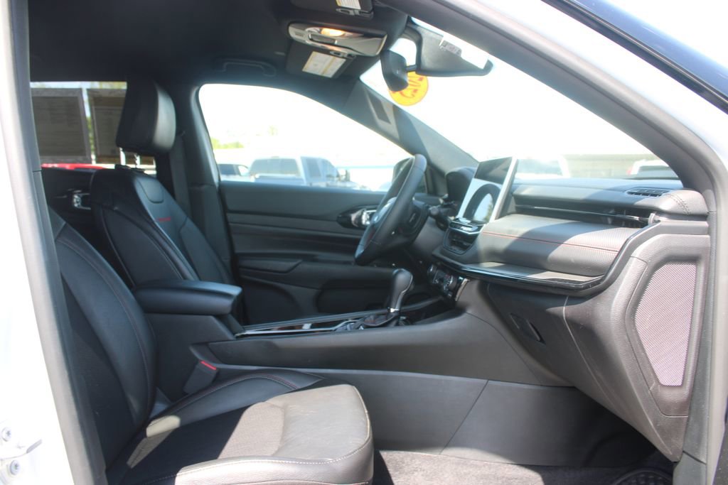 Used 2025 Jeep Compass Trailhawk AWD/4WD image 27