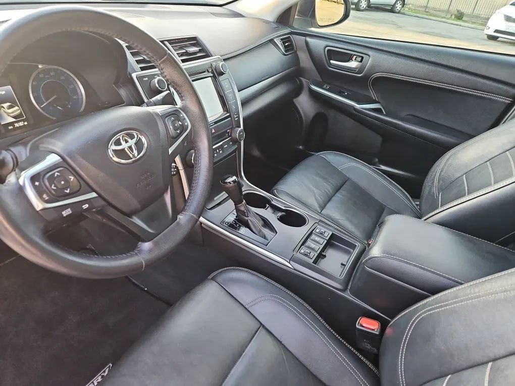 Used 2017 Toyota Camry XLE w/ Moonroof Package FWD image 25