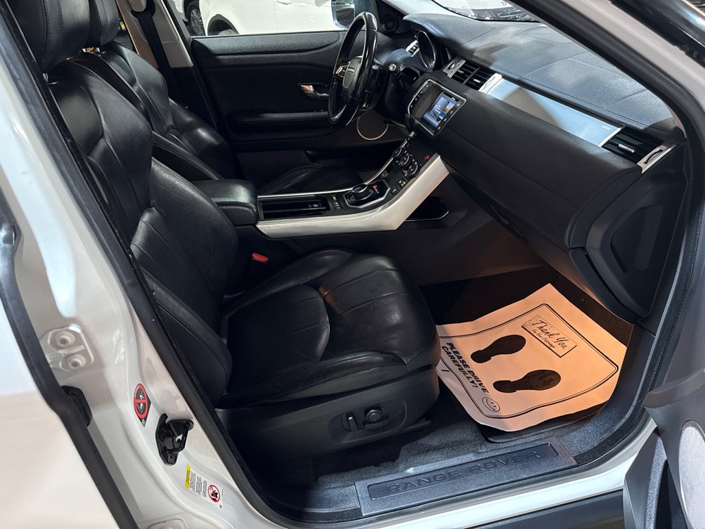 Used 2017 Land Rover Range Rover Evoque SE AWD/4WD image 12