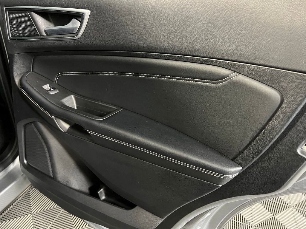 Used 2024 Ford Edge Titanium image 29