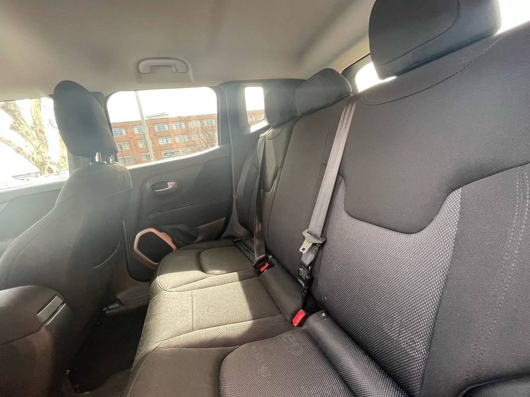 Used 2016 Jeep Renegade Latitude image 22