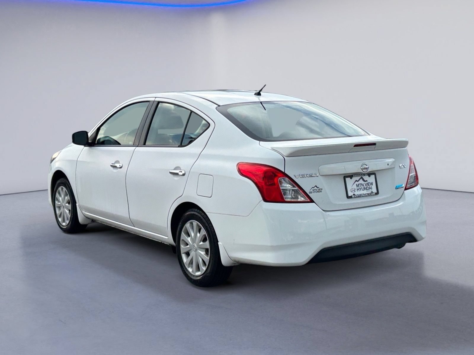 Used 2015 Nissan Versa SV FWD image 6