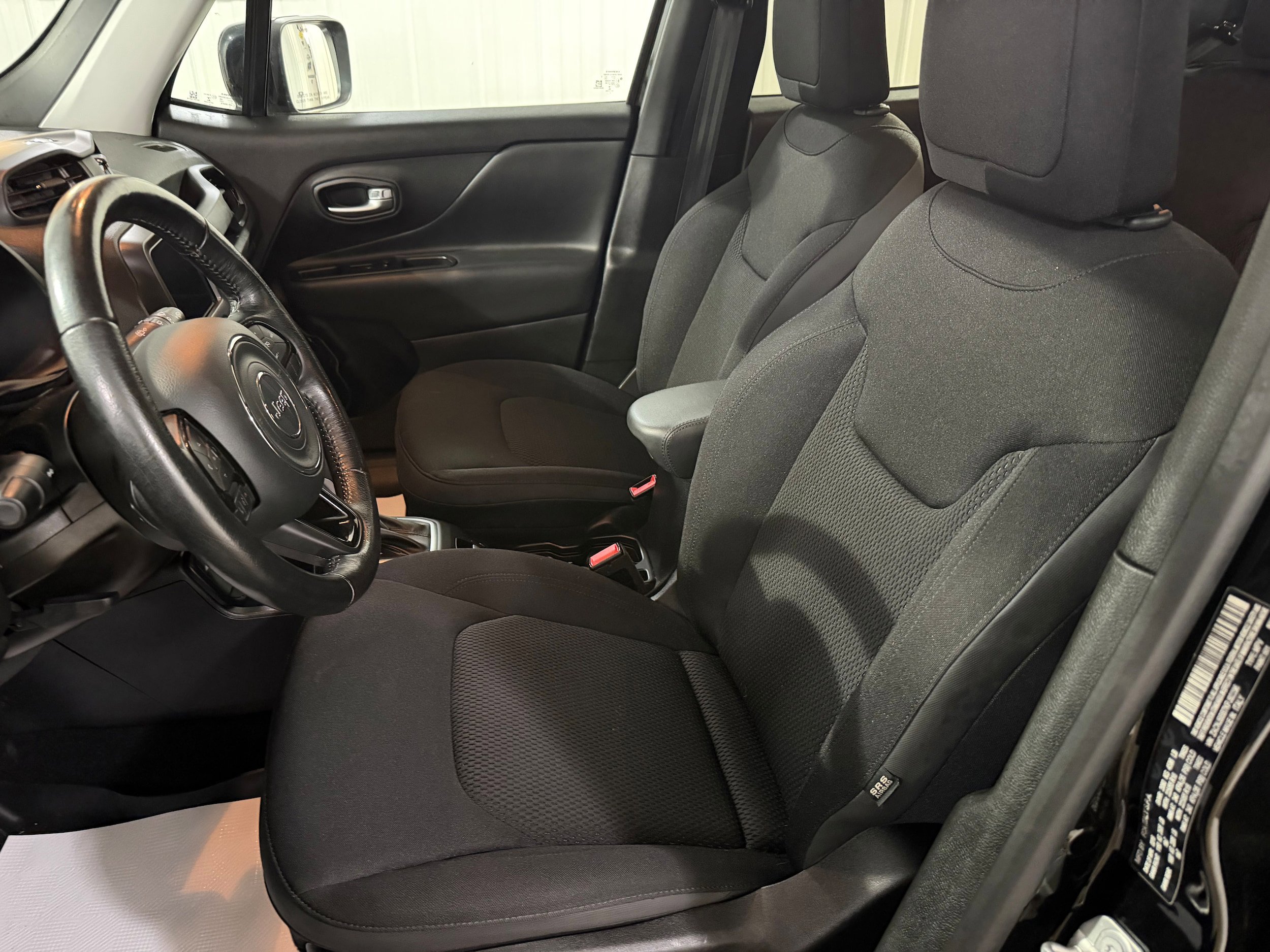 Used 2019 Jeep Renegade Altitude w/ Quick Order Package 2XM AWD/4WD image 12