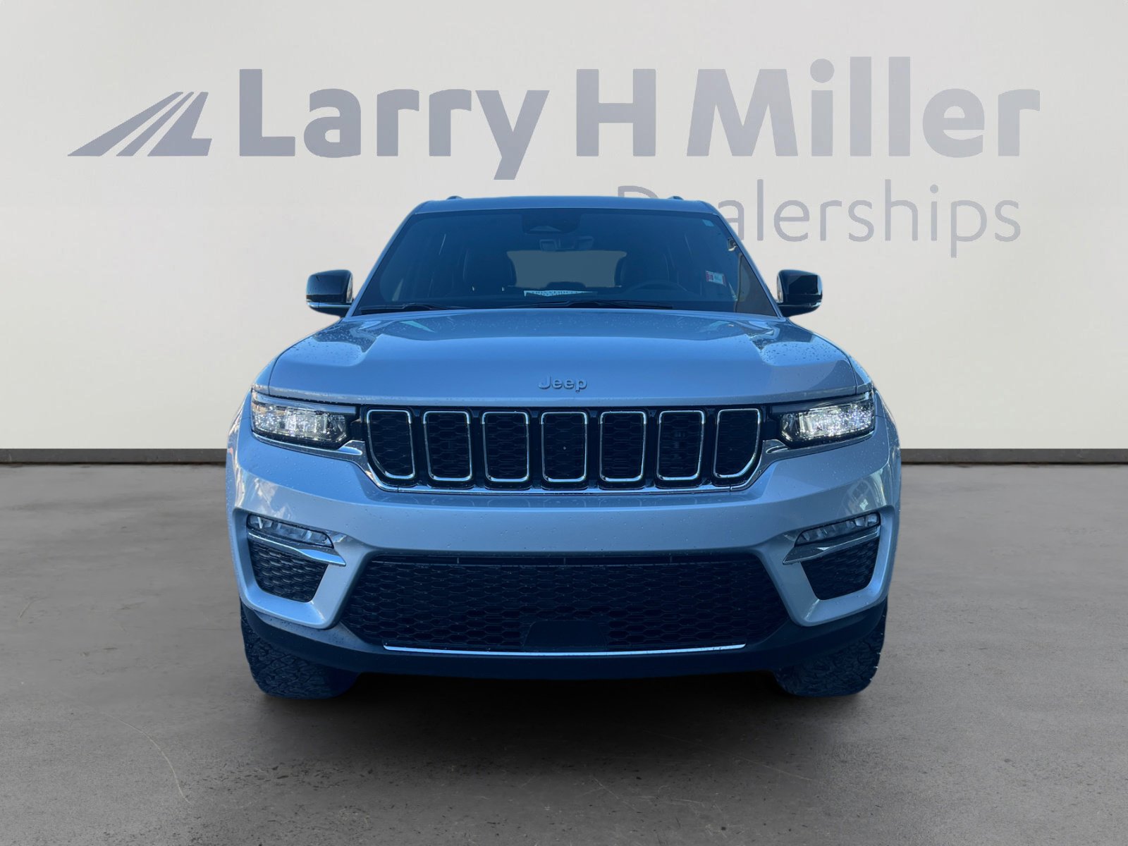 Used 2025 Jeep Grand Cherokee Limited w/ Trailer Tow Package image 8