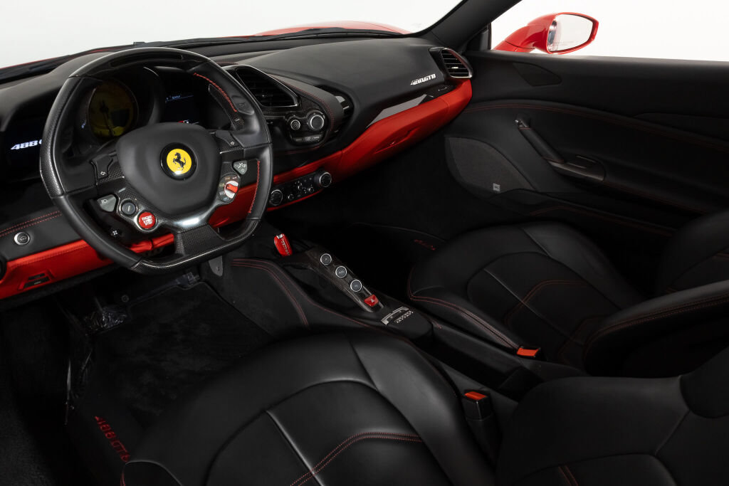 Certified 2018 Ferrari 488 GTB RWD image 3