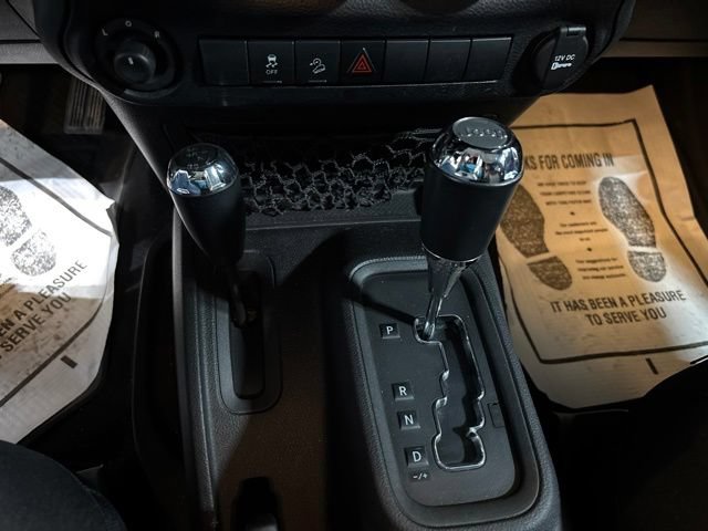 Used 2015 Jeep Wrangler Unlimited Sport w/ Quick Order Package 24S AWD/4WD image 24