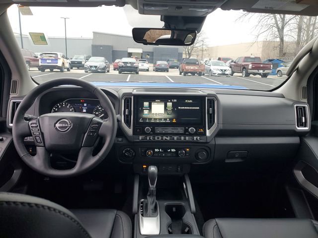 Used 2025 Nissan Frontier SL image 21