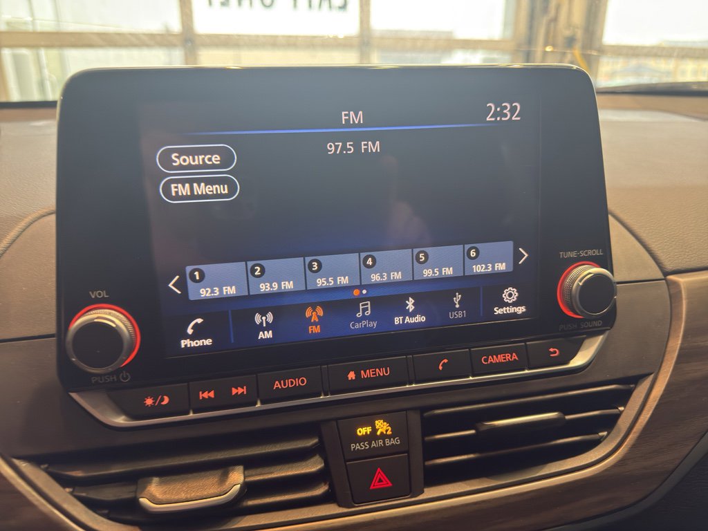 Used 2024 Nissan Altima 2.5 SV FWD image 12