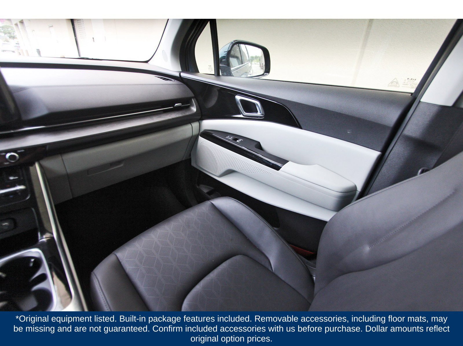 Used 2024 Kia Carnival EX FWD image 13