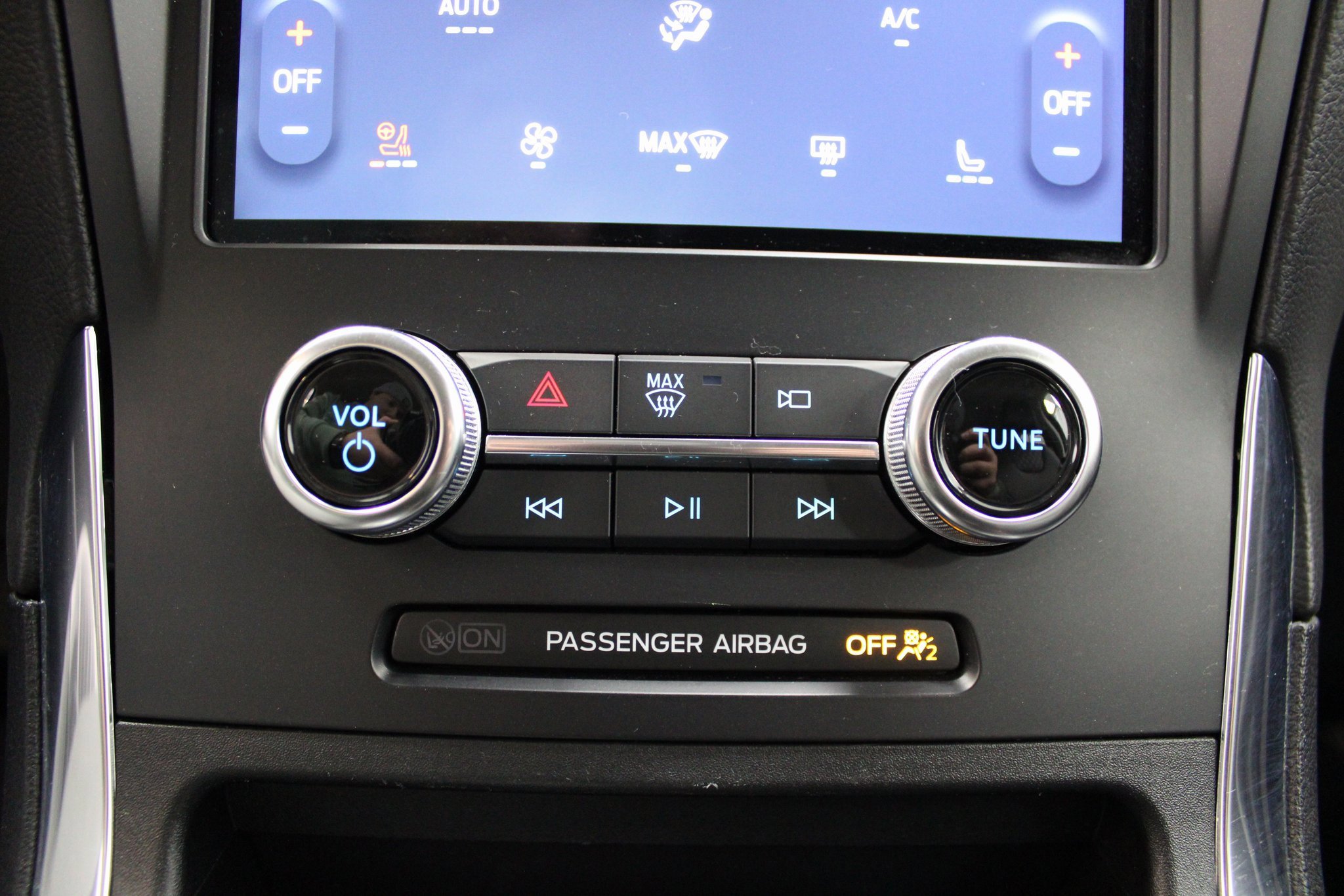 Used 2024 Ford Edge Titanium image 40