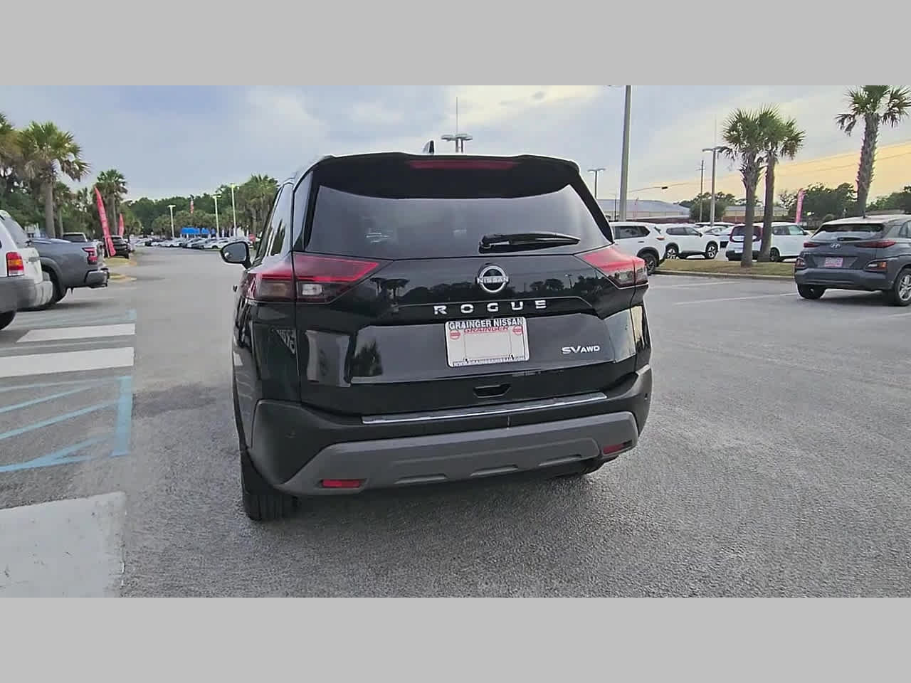 Used 2023 Nissan Rogue SV AWD/4WD image 30