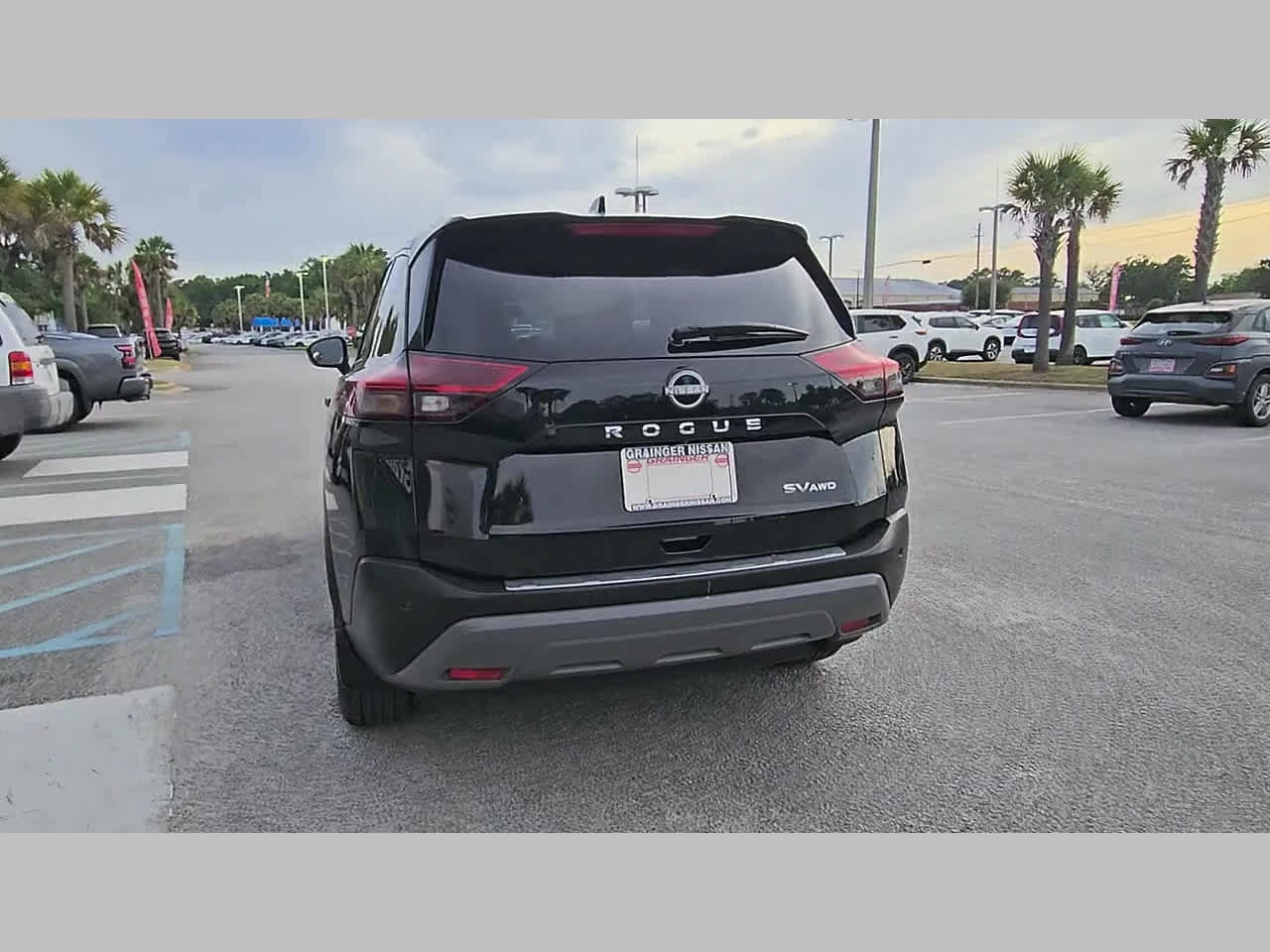 Used 2023 Nissan Rogue SV AWD/4WD image 30