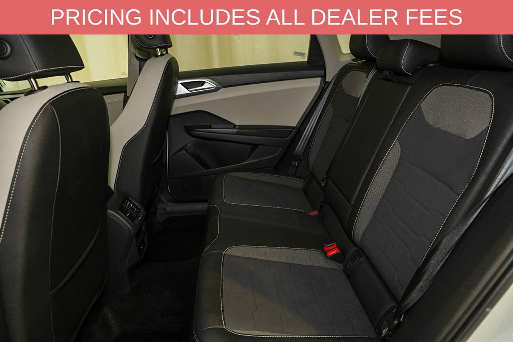 Used 2025 Volkswagen Taos SE AWD/4WD image 8