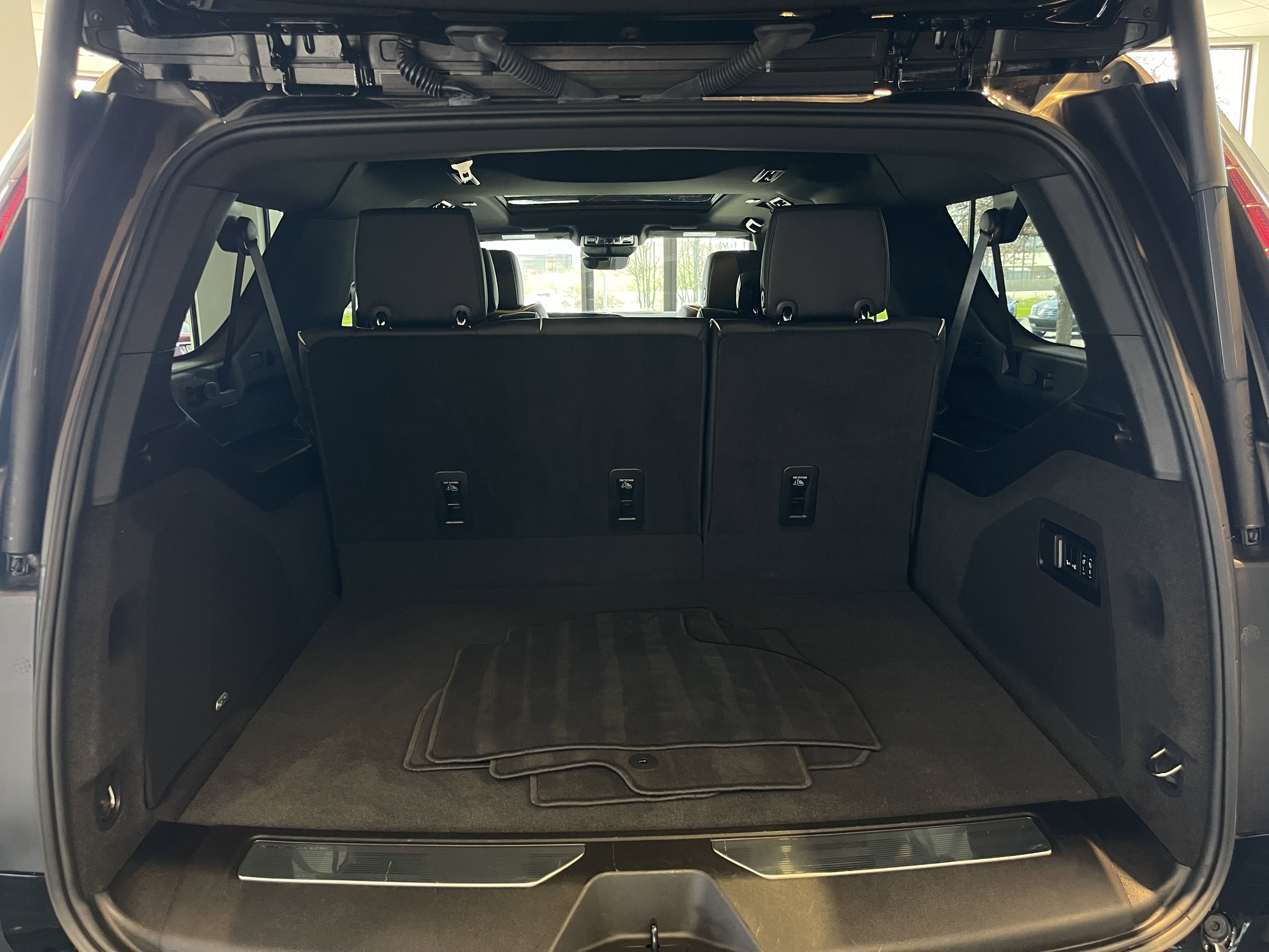 Certified 2023 Cadillac Escalade ESV Premium Luxury w/ LPO, Radiant Package image 6