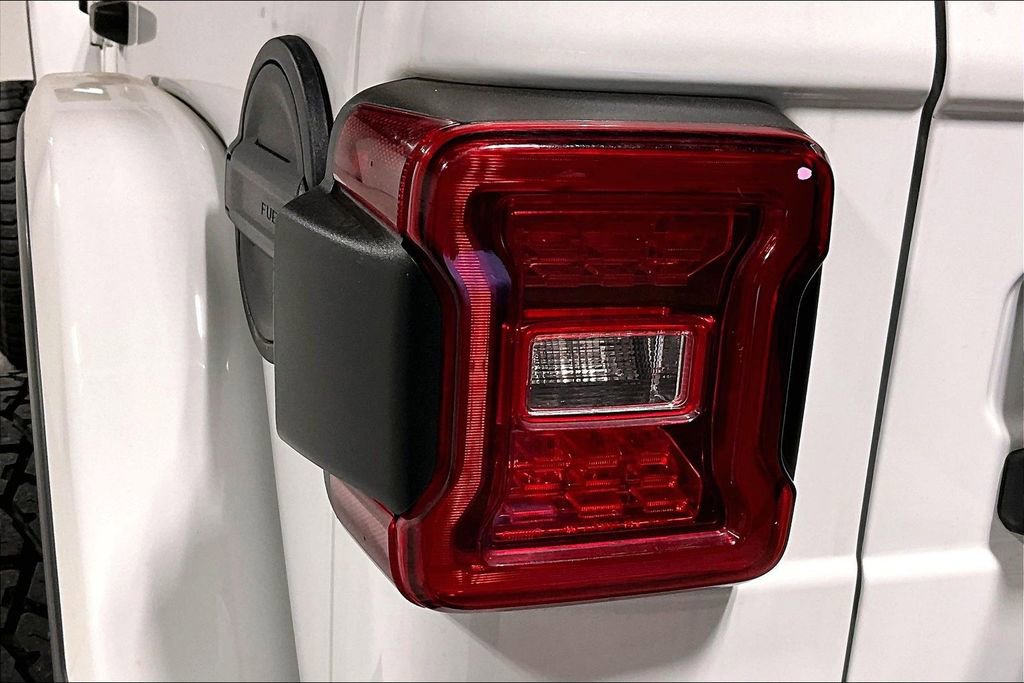 Used 2023 Jeep Wrangler Unlimited Rubicon w/ LED Lighting Group image 40