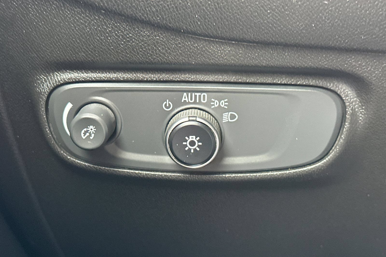 Certified 2020 Chevrolet Equinox LS AWD/4WD image 35