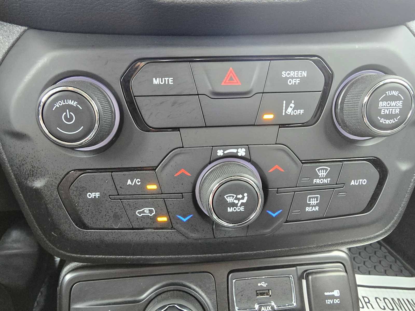 Used 2023 Jeep Renegade Latitude AWD/4WD image 25