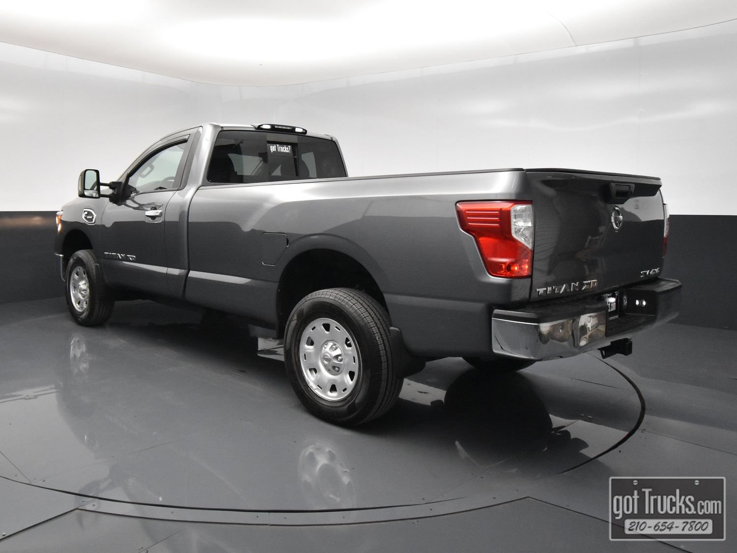 Used 2017 Nissan Titan SV AWD/4WD image 5